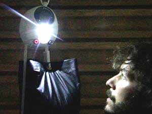 Η λάμπα που λειτουργεί με τη βαρύτητα