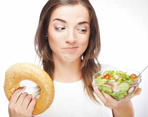 Γυναίκα με φαγητό